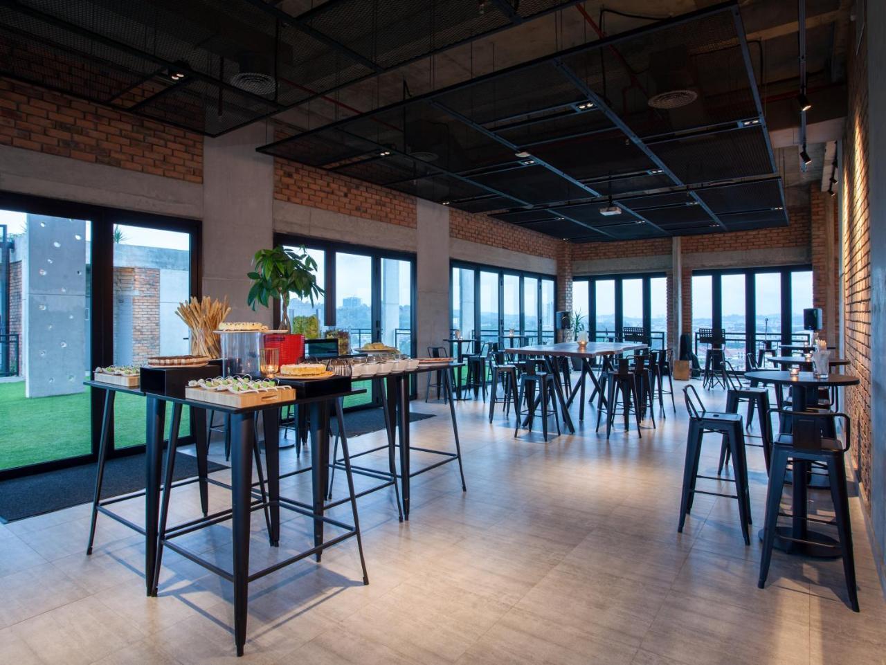 Ibis Styles Kota Kinabalu Inanam Hotel Екстериор снимка
